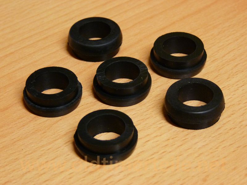 Rubber grommet for tappet guide