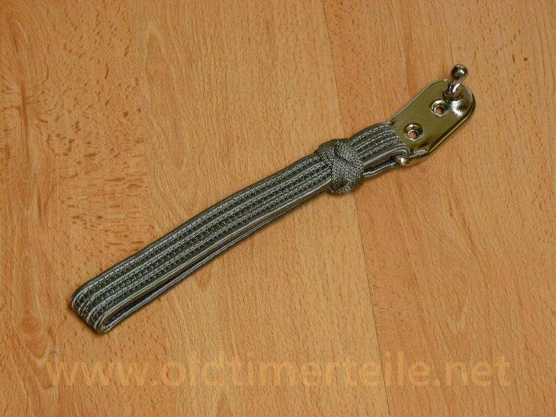 Fastening strap, with coat hook in nostalgic form, suitable for all pre-war and post-war vehicles. A beautiful item for the left and right side. 
