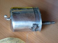 Windshield new, due to decades of storage, this wiper motor has been disassembled, re-greased, and then tested for proper operation at a Bosch specialist store. – image 2