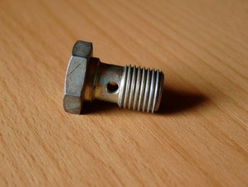 Tornillo hueco