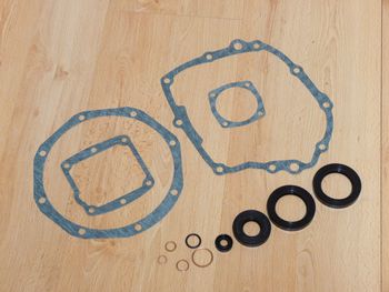 Gear sealing set