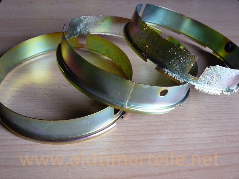 Reflector fastening ring