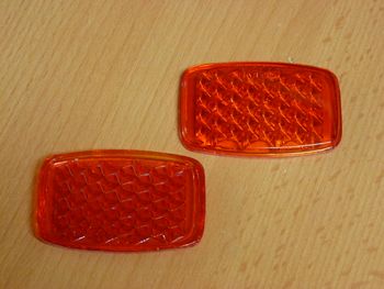 Glas: with the test number 1262, original parts from the 50's - 60's, for the self-manufacture of reflectors (cat's eyes)

